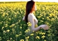 Brunette Luisas Small-Tits Yellow Nature