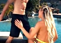 Tattooed Blonde Deepthroats in Car